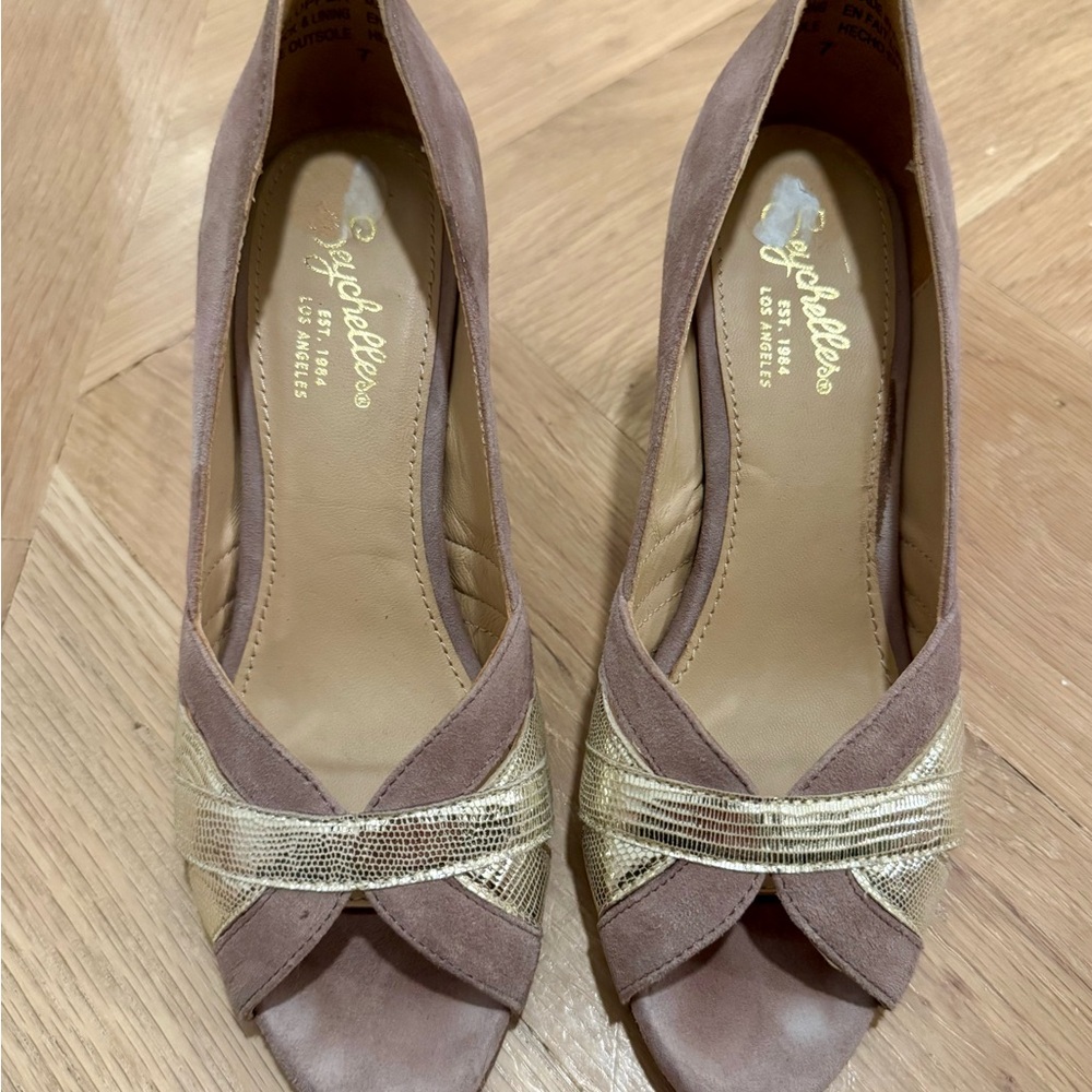 Seychelles Women's Peep Toe Suede Heels - Taupe and Gold